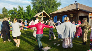 Мастер-класс по танцам прошлого столетия в музее-заповеднике В.М. Шукшина в дни Шукшинского фестиваля. 
