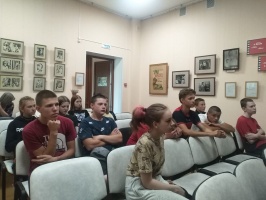 Лекции по выставке «Мне везло на умных и добрых людей» провели  сотрудники музея-заповедника В.М. Шукшина. 