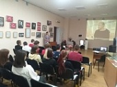 Лекции по выставке «Мне везло на умных и добрых людей» провели  сотрудники музея-заповедника В.М. Шукшина. 