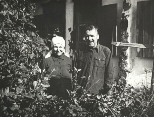 Емельянов Ермолай Григорьевич с женой. ОФ 1868.jpg