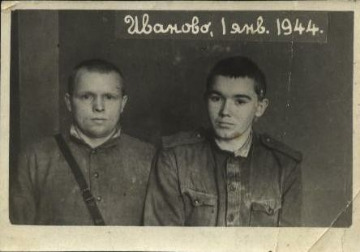 Емельянов Иван Алексеевич (справа) в госпитале ОФ (ис)1153-2
