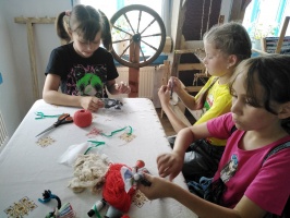 Творческий центр «Праздники детства» продолжает раскрывать секреты изготовления русской тряпичной куклы