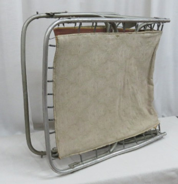 ОФ 14899 Раскладушка (раскладная кровать).  Металл белого цвета, ткань хб, нить хб, промышленное производство.