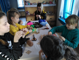 Продолжаются занятия в творческом центре «Праздники детства».