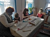 Занятия по шитью и вязанию крючком прошли в творческом центре «Праздники детства».