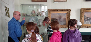 Волонтеры знакомятся с музеями Алтайского края.