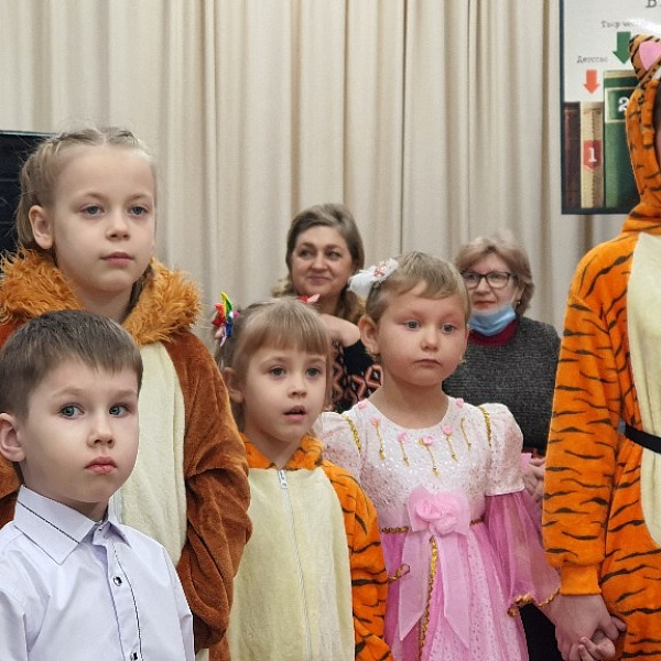 Фотографии с новогодней ёлки  музея-заповедника В.М. Шукшина для сростинской детворы