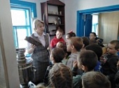 Дошкольники знакомятся с экспозицией музея «Дом, в котором провел детские годы В.М.Шукшин»
